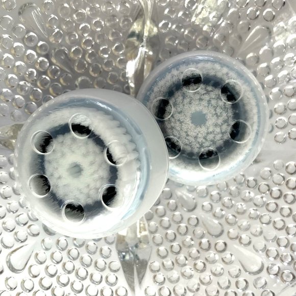 Set of 2 of NEW Replacement Facial Brush Heads,  Clarisonic compatible, Delicate - Picture 1 of 8